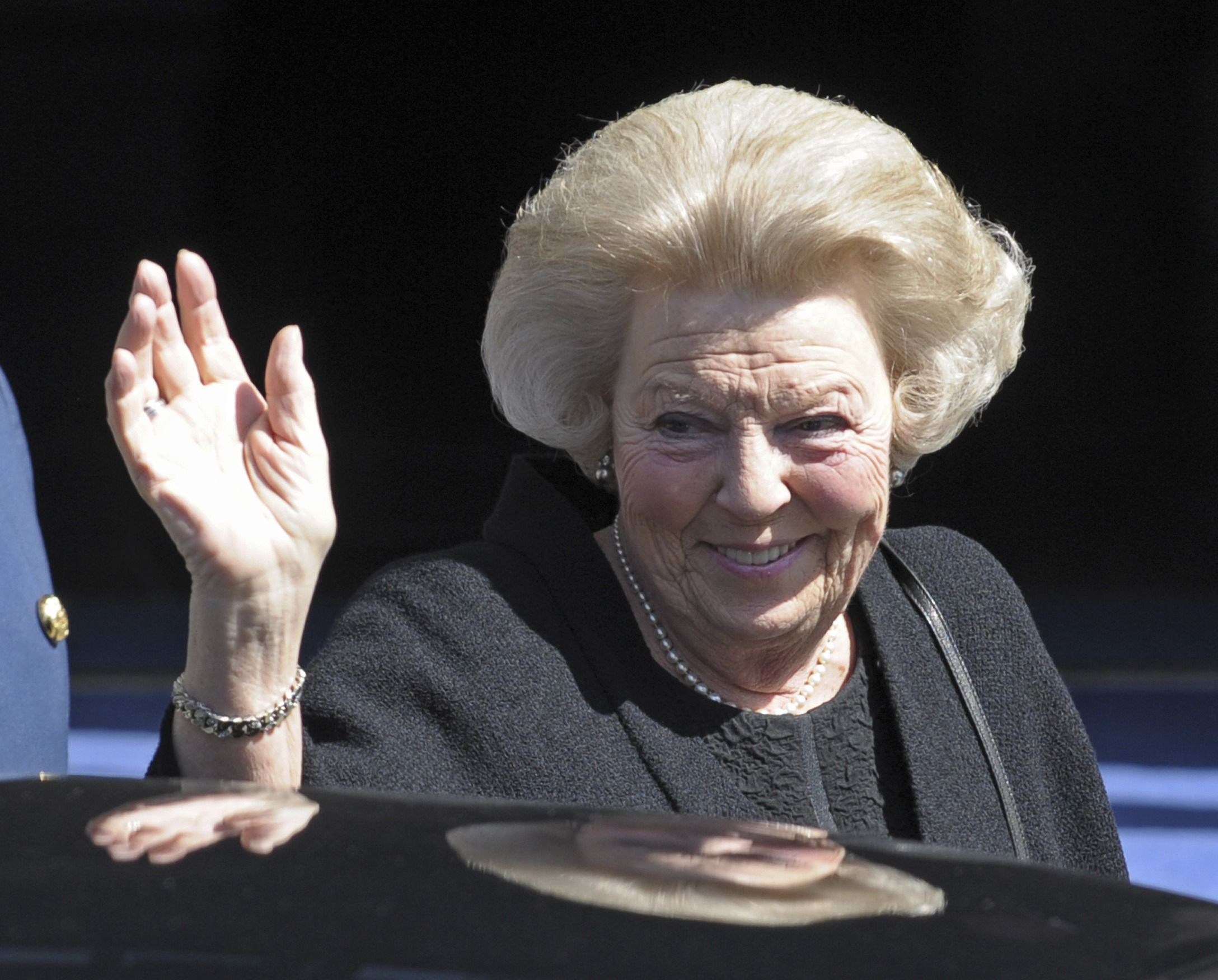 Dutch Queen Abdication: Queen Beatrix Of The Netherlands Abdicates In ...