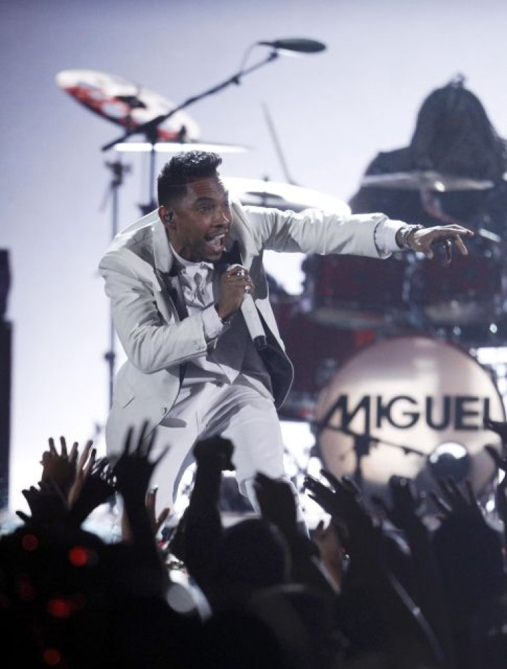 Miguel performing last night at the Billboard Music Awards.