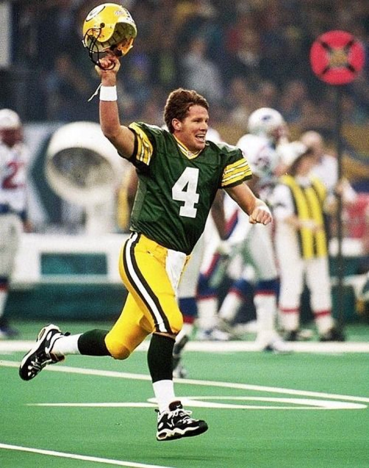 Brett Favre's jersey is set to be retired by the Green Bay Packers before the 2016 season. 