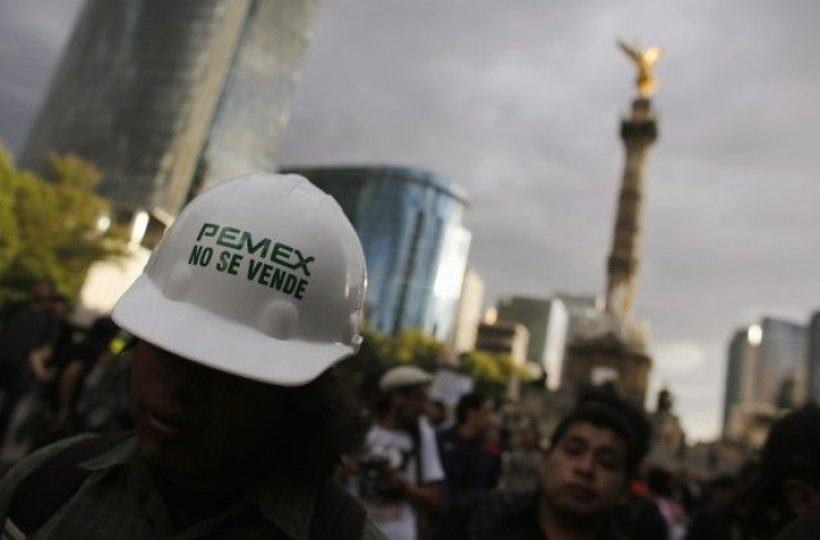 A march by Pemex workers against opening the company to private investment.
