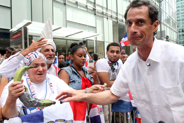 Anthony Weiner reacts to a woman's offer of two taped-together plantains.