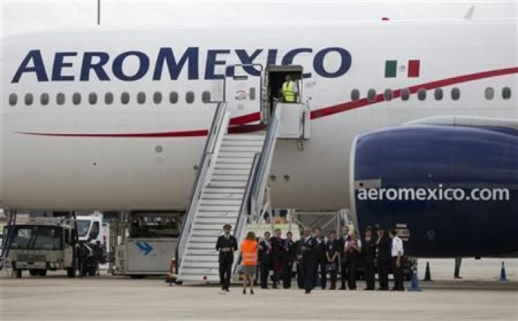 An Aeromexico Boeing 777 on the runway.