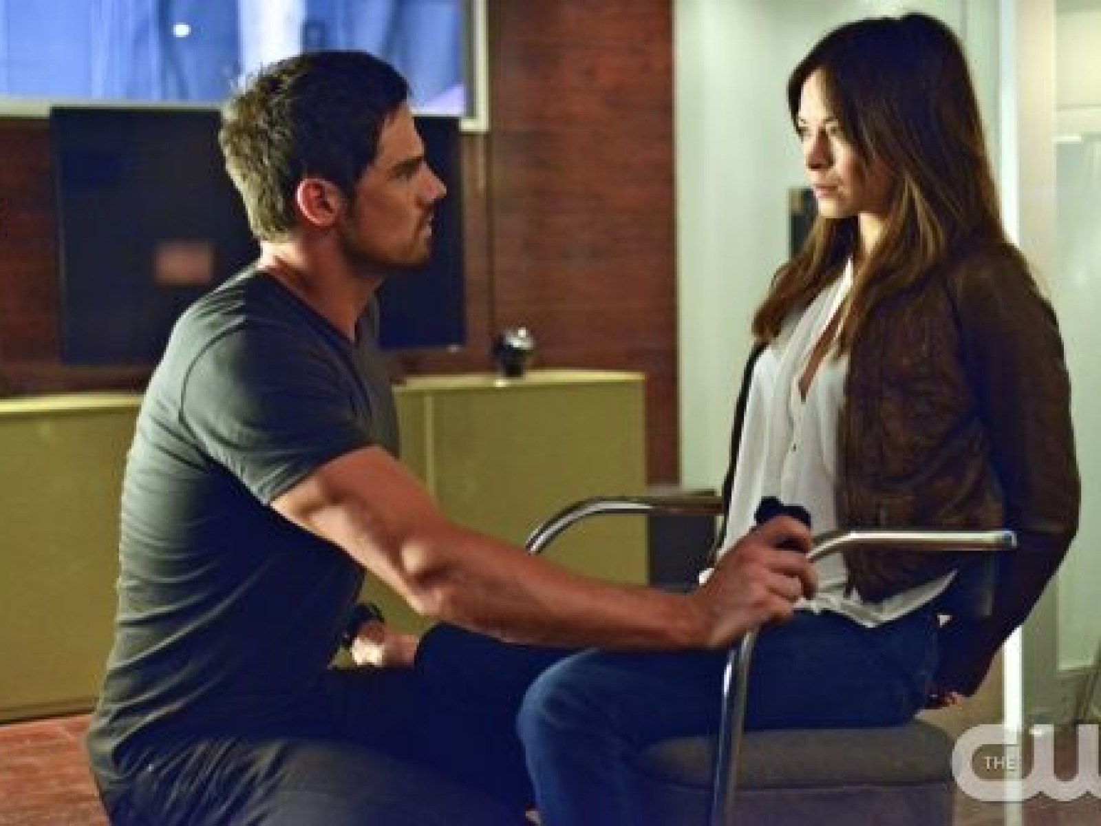 Kristin Kreuk Beauty And The Beast Wallpaper