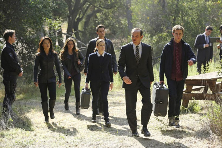 The full synopsis for tonight's episode "FZZT" reads, "When floating bodies turn up, Coulson and the Agents of S.H.I.E.L.D must hunt down an elusive killer. No one is safe -- not even the team."