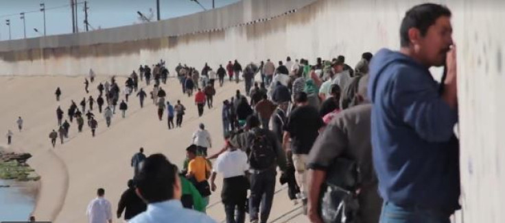 Snapshot from video of the crowd as they proceeded toward the US-Mexico border.