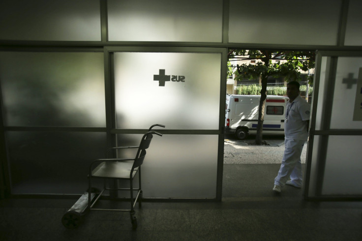 A medical staff walks towards the entrance of the Miguel Couto hospital in Rio de Janeiro June 27, 2013.