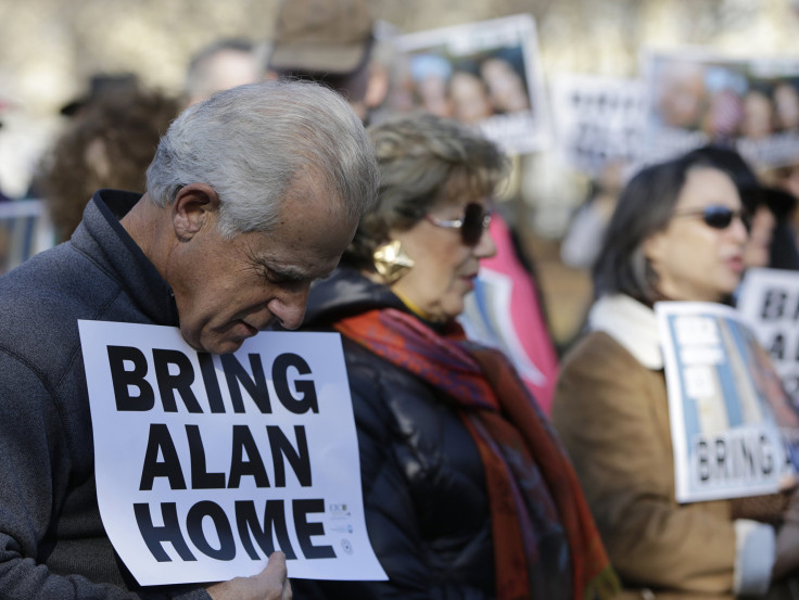 Demonstrators gather during a rally for U.S. detainee Alan Gross in Lafayette Square in Washington December 3, 2013.