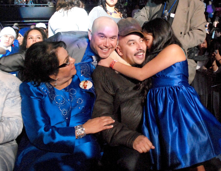 Lupillo and Gustavo Rivera with their mother and niece