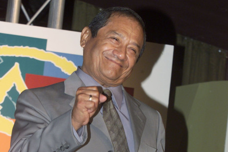 Mexico's Armando Manzanero poses with the Latin Grammy Award he received during a news conference announcing the winners of the second annual Latin Grammy Awards October 30, 2001 in Los Angeles.