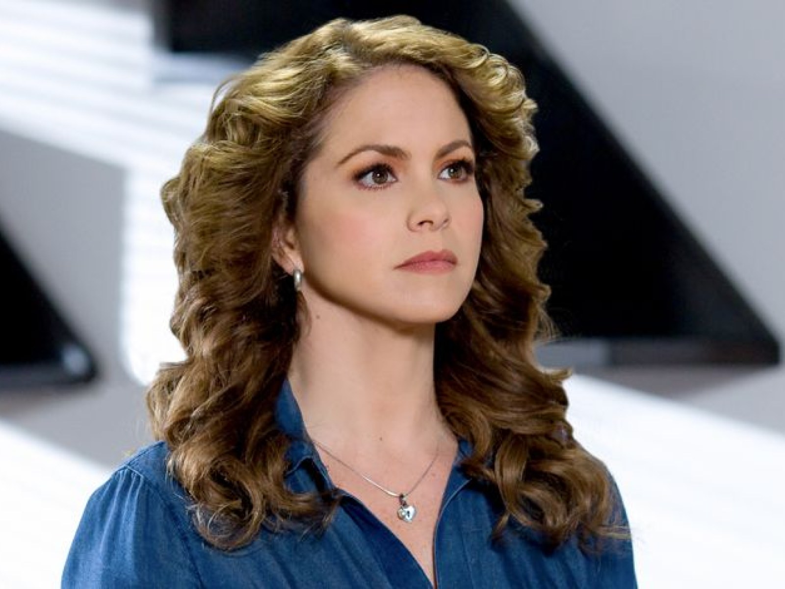 Lucero Officially Cancels Vina Del Mar 2014 Appearance Following Scandal