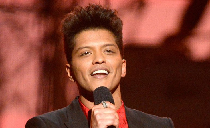 Grammy Awards 2014: Bruno Mars Presents