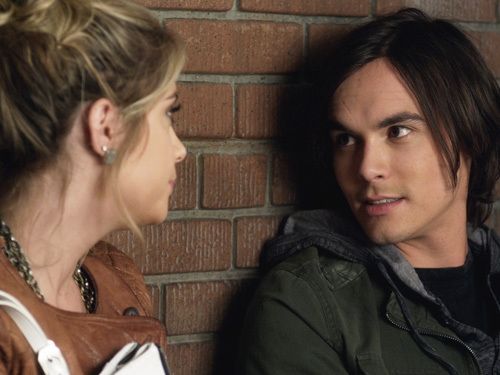 ‘pretty Little Liars Season 5 Spoilers Will Caleb And Hanna Break Up Plus Possible Ali Kiss