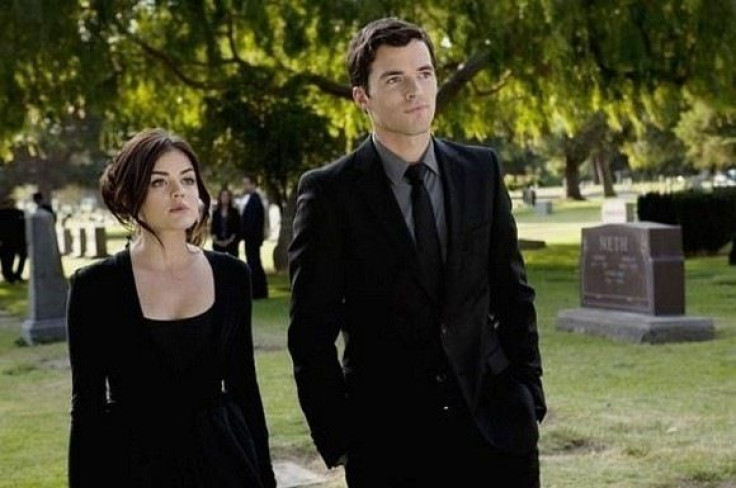 aria-and-ezra-at-a-funeral
