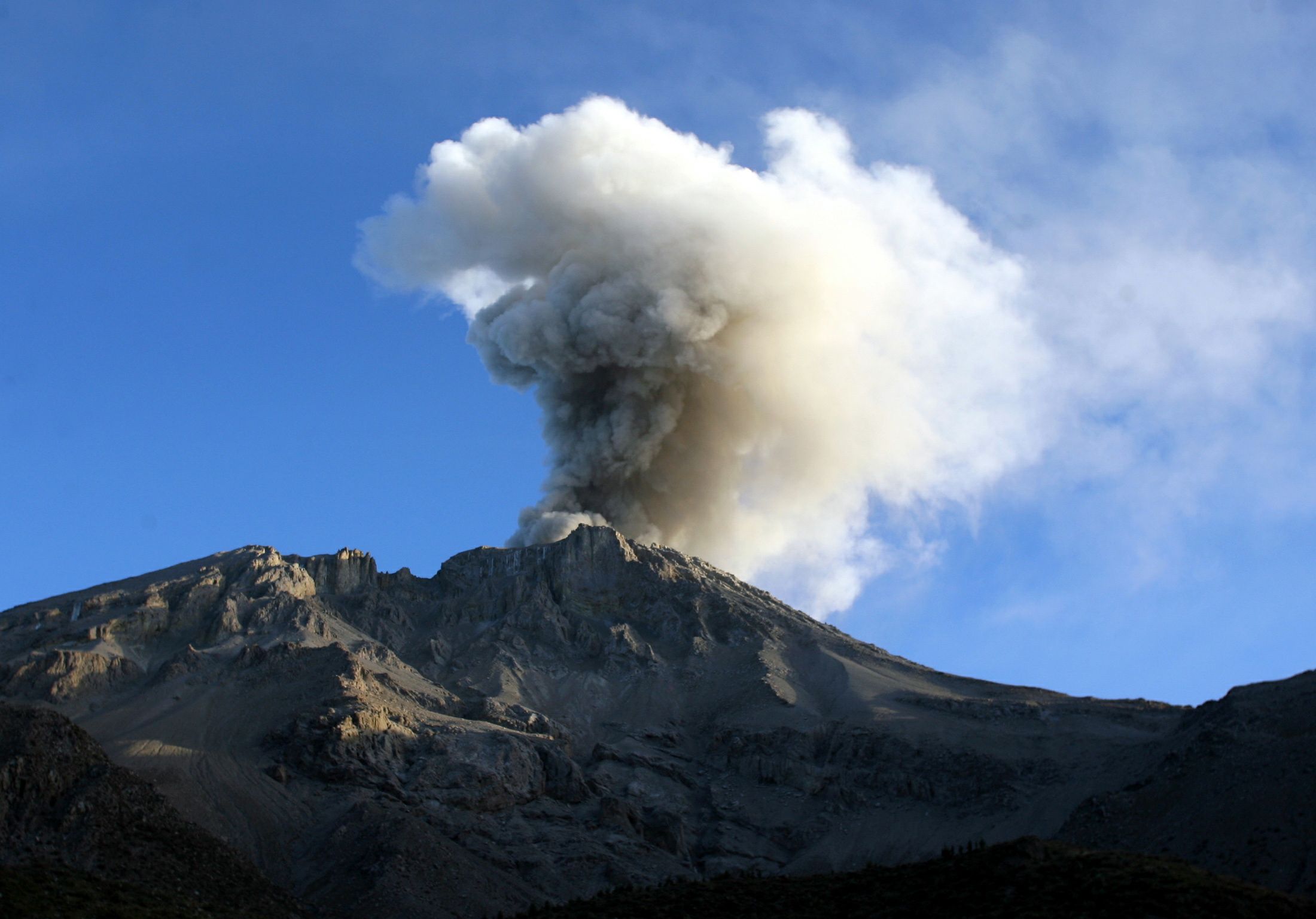 Peru Volcano Erupts After 40 Years: 4 Fast Facts About Mount Ubinas ...