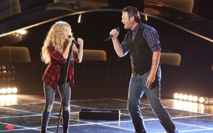 Shakira, Blake Shelton Duet At 2014 ACM Awards