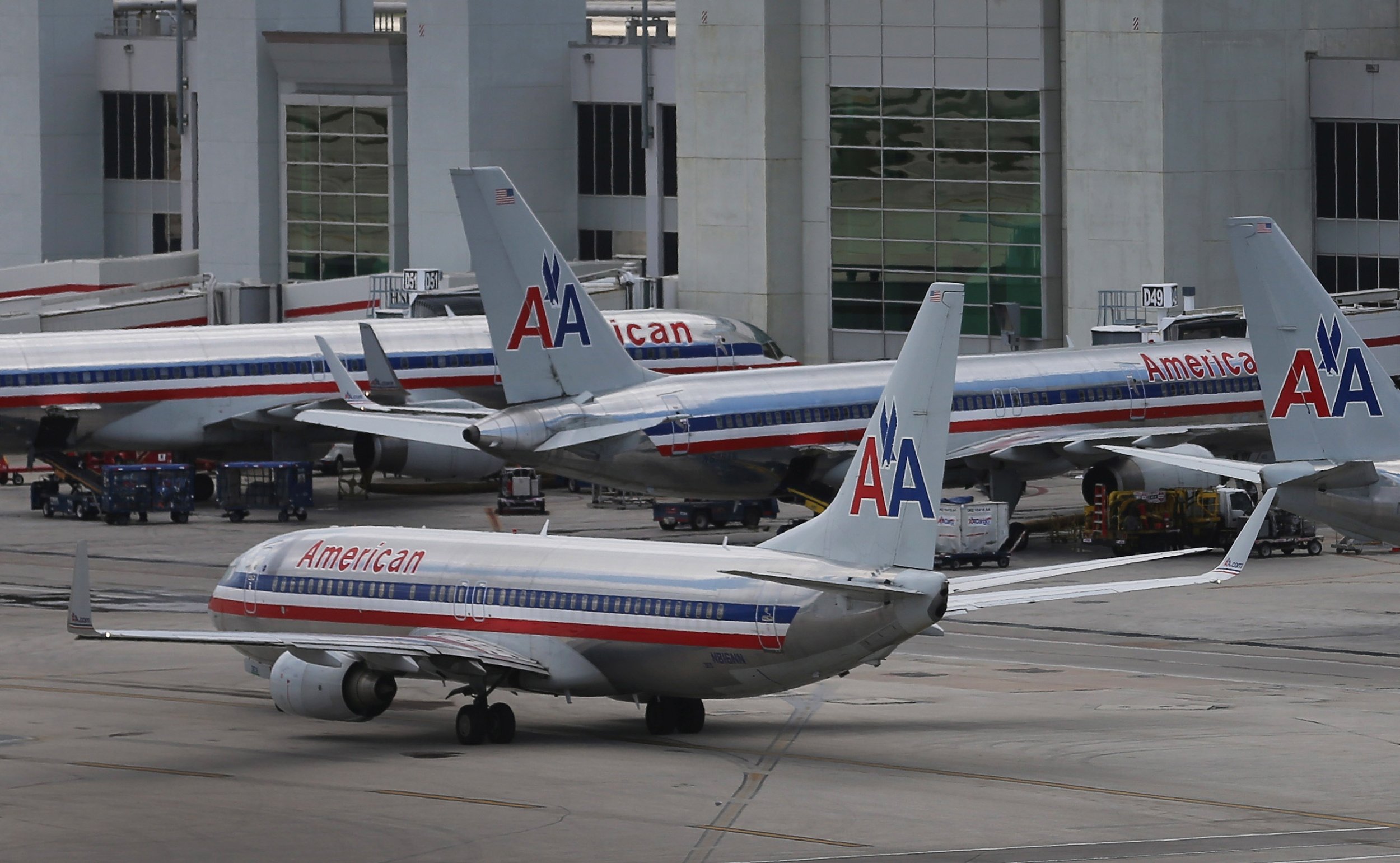 Где самолет американской. Самолет Американ. Американские авиалинии. American Airlines компания. Американ Эйрлайнс фото.