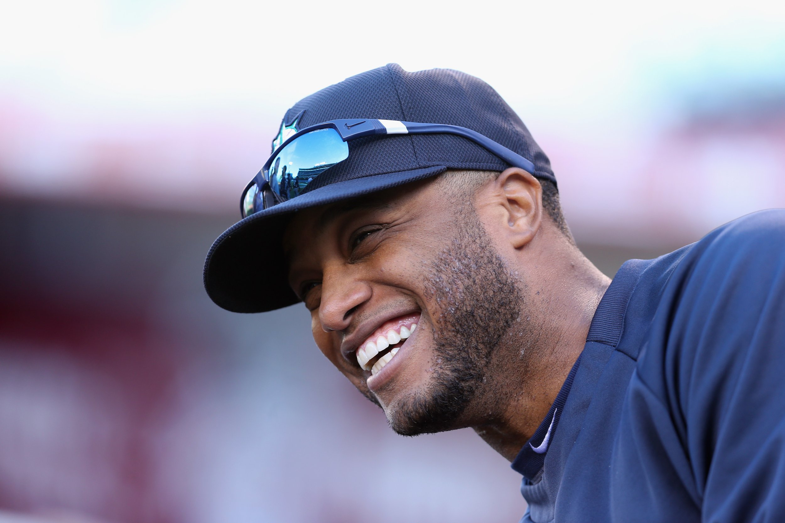 Watch Yankee Fans Boo Robinson Cano Picture Until Real Player Shows Up ...