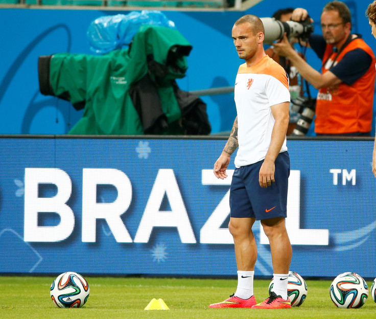 Netherlands' Wesley Sneijder (C) attends a practice session at the Arena Fonte Nova stadium