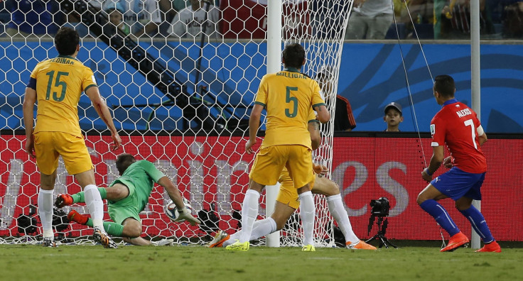 Chile's Alexis Sanchez (R) scores