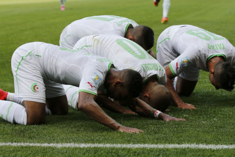 Algeria players kneel