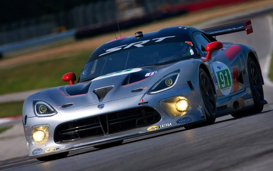 Motorsport Mondays Srt Motorsports Viper Gts R Celebrates Top Finish At Mid Ohio