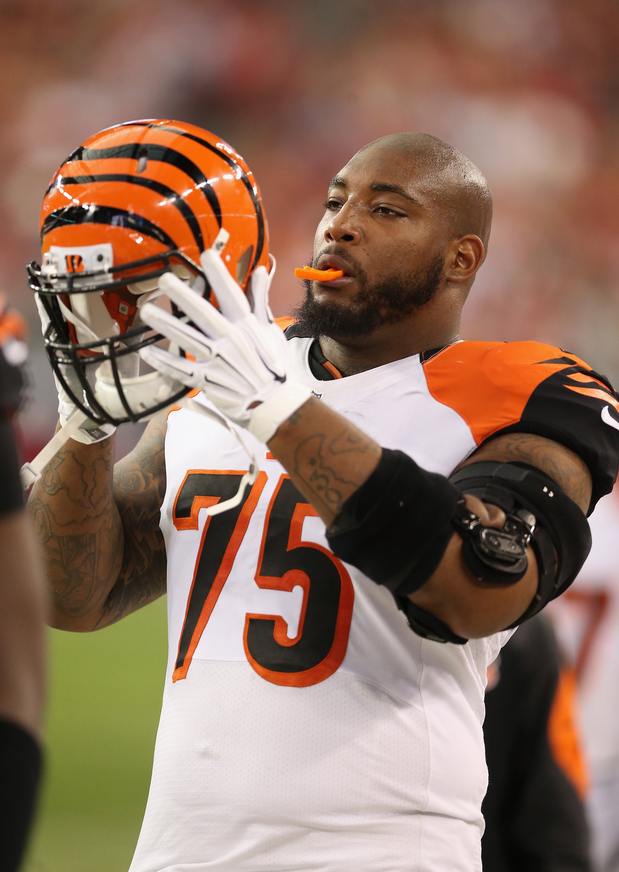 Bengals Devon Still Gives Emotional Pep Talk To Brave Daughter Fighting Cancer Video