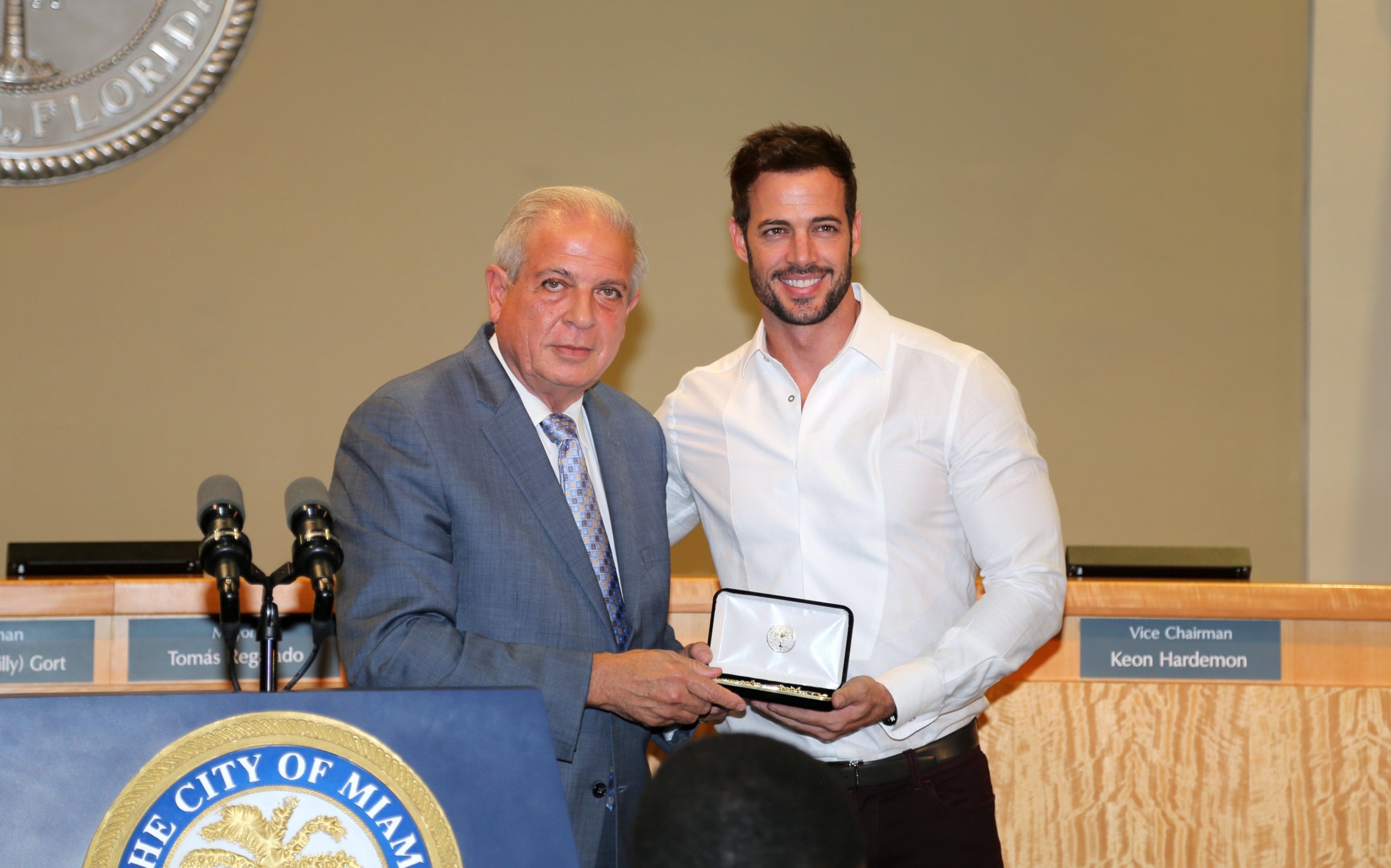 William Levy Receives The Keys To Miami For His Artistic Trajectory And ...