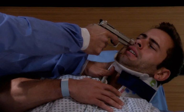 Pablo gets threaten in the hospital