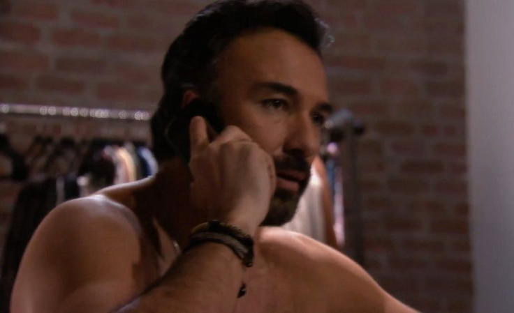 Police captain Fernandez receives news for a spy that has been following Ulises.