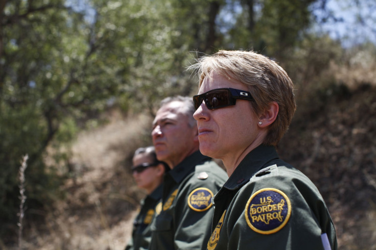 3 border patrol agents