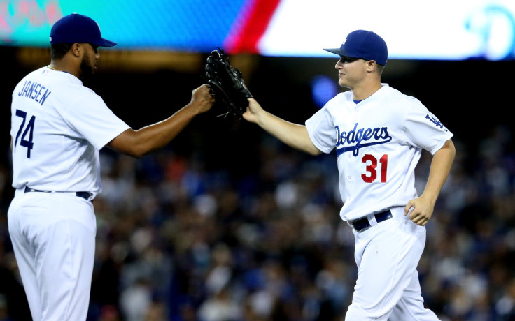 Dodgers Beat Padres 2-1