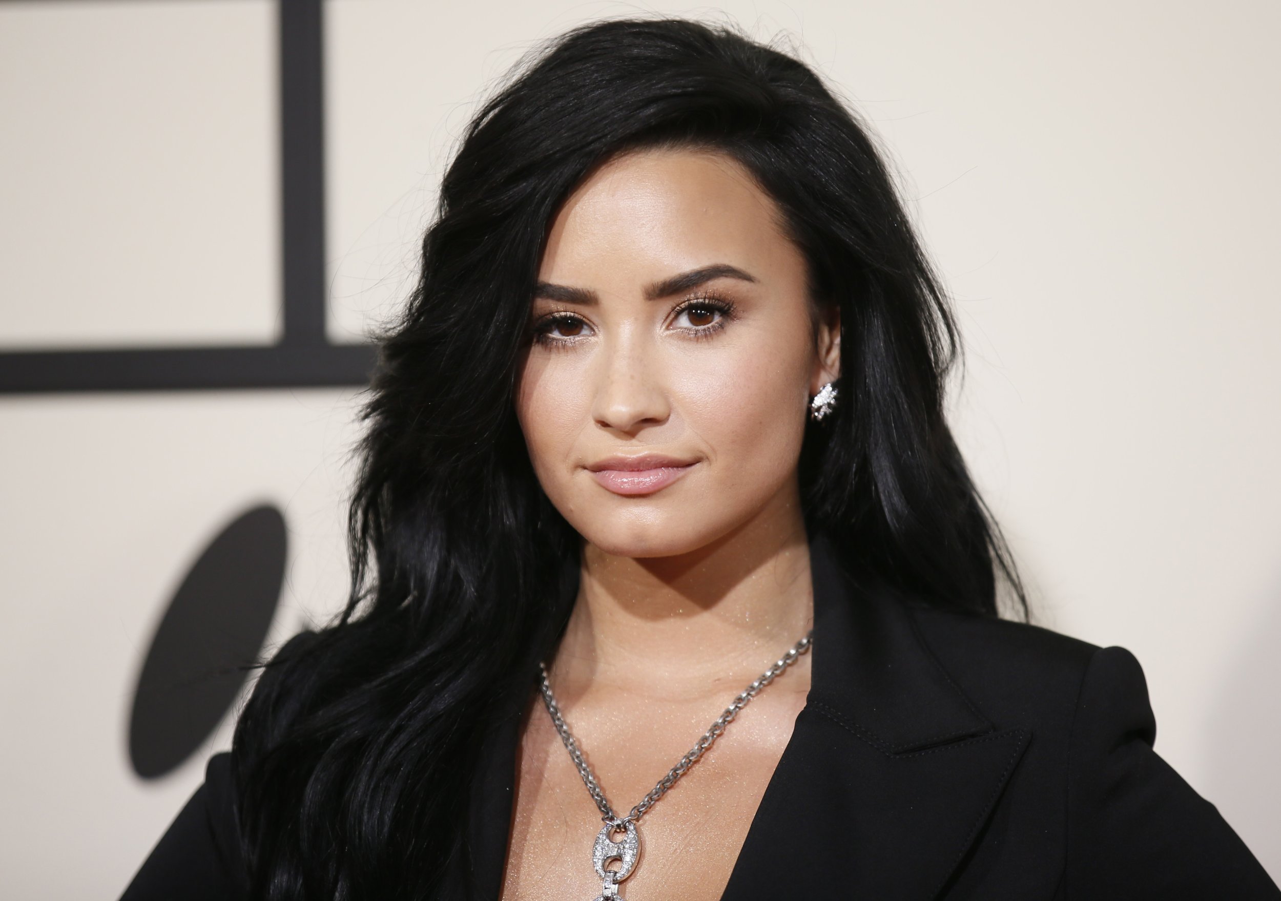 Demi Lovato Demands Gender Equality After Kesha Loses Court Battle Against Dr Luke Tweets 3943