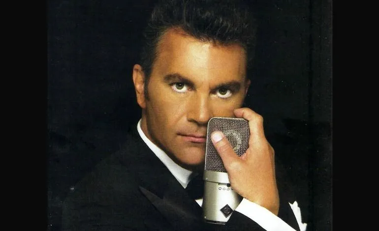 Mijares Hospitalized: Mexican Singer Feels Positive After Undergoing  Cervical Surgery [PHOTOS]