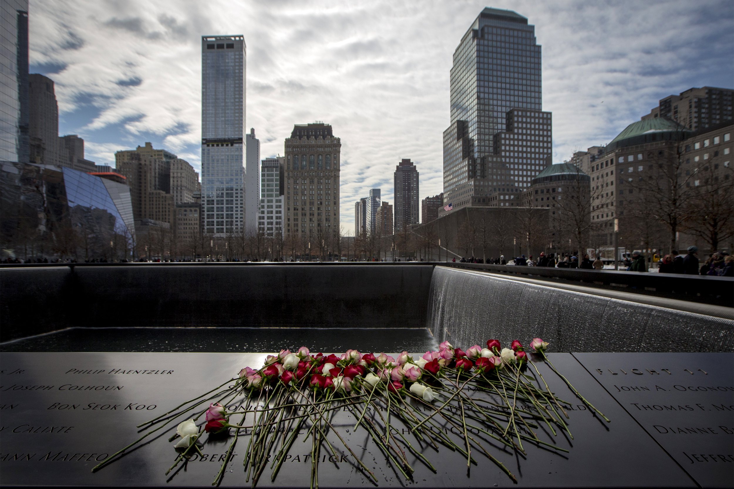 Память 9 11. Мемориал башни Близнецы в Нью-Йорке. Мемориал 9/11 в Нью-Йорке. Мемориал 11 сентября в Нью-Йорке. Мемориал 911 в Нью-Йорке.