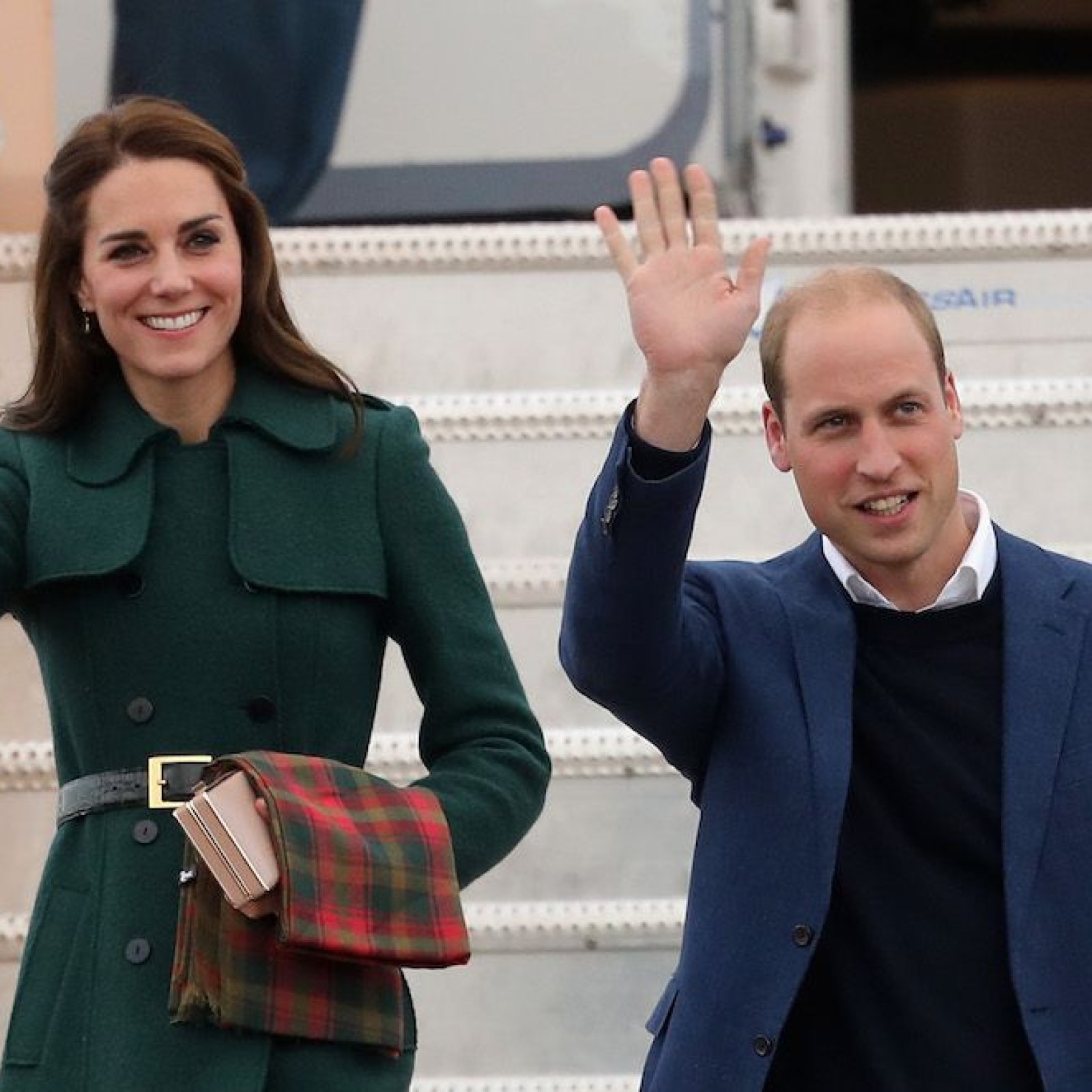 Kate Middleton Looks Elegant In Green Dolce & Gabbana Dress During Day 4 Of Canada Royal Tour Kate Middleton Looks Elegant In Green Dolce & Gabbana Dress During Day 4 Of Canada Royal Tour