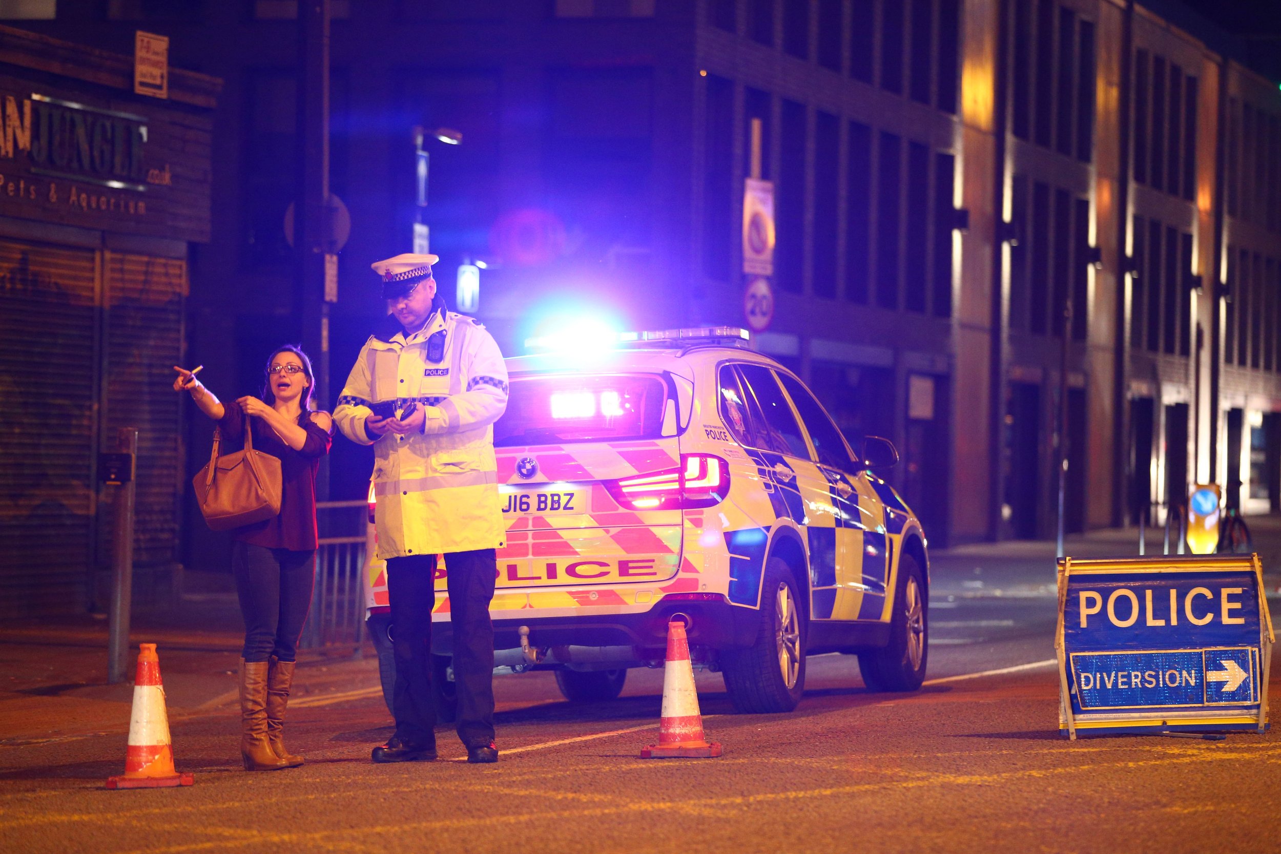 Ariana Grande Concert Explosion Video At Least 20 Dead In Manchester Incident Twitter Reacts