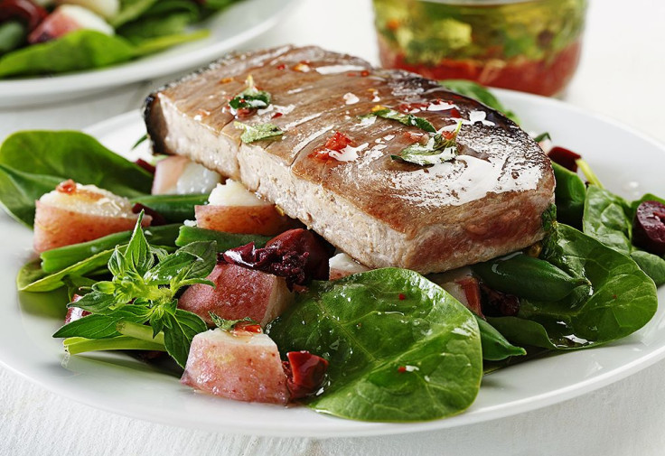 Niçoise salad with grilled tuna