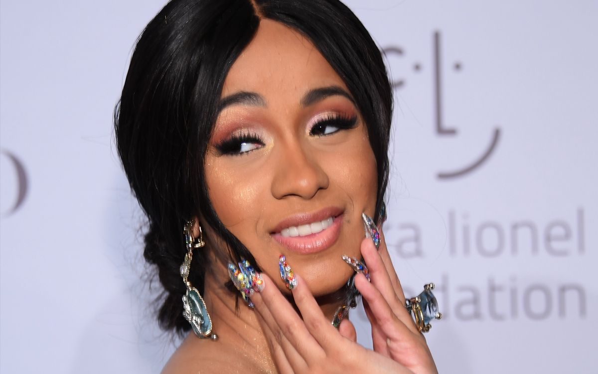 Cardi B Beats Taylor Swift, Makes History As First Solo Female Rapper ...