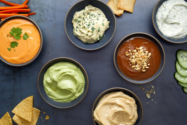 3-Ingredient Dip Recipes For Your Next Tailgate Party 