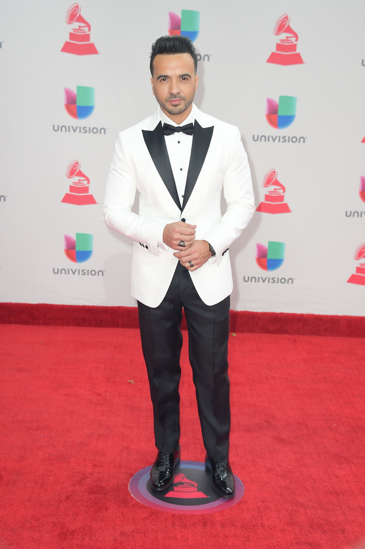 Latin Grammys 2017 Red Carpet Photos: Luis Fonsi