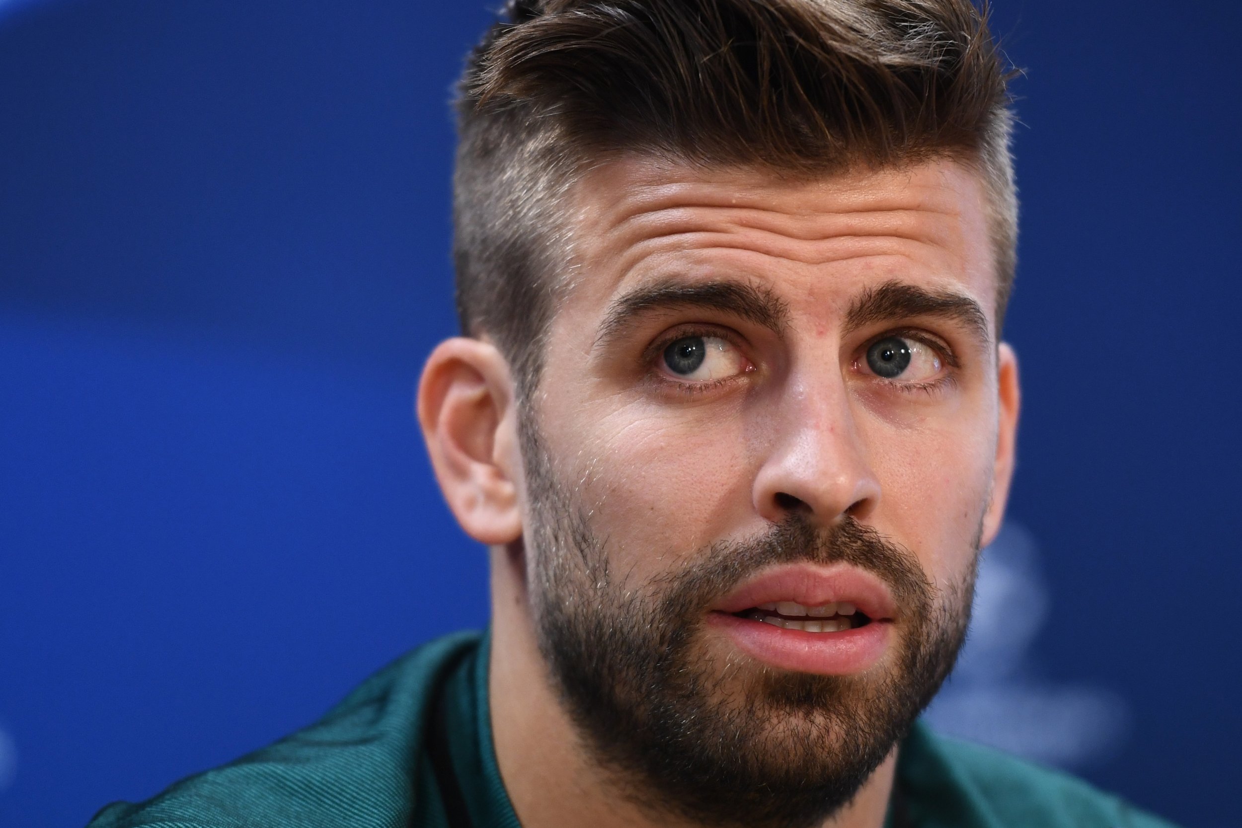 Gerard Pique. Pique. Pique quits. Pique 5 Wallpaper.