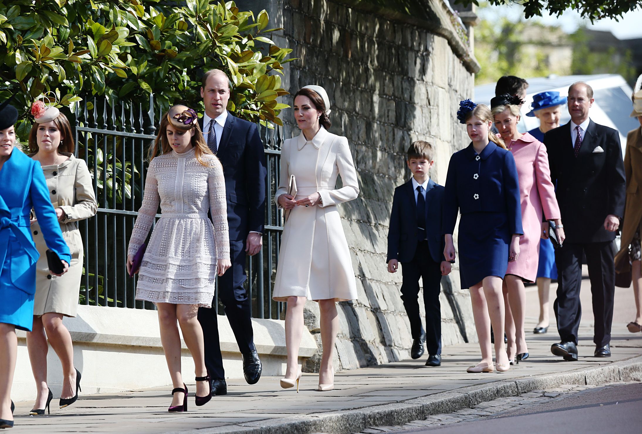 Kate was the of the family. Принц Уильям Виндзор и Кейт. Софи Уэссекская и Кейт Миддлтон. Кейт Миддлтон и Луиза Виндзор. Луиза Виндзор на свадьбе принцессы Евгении.