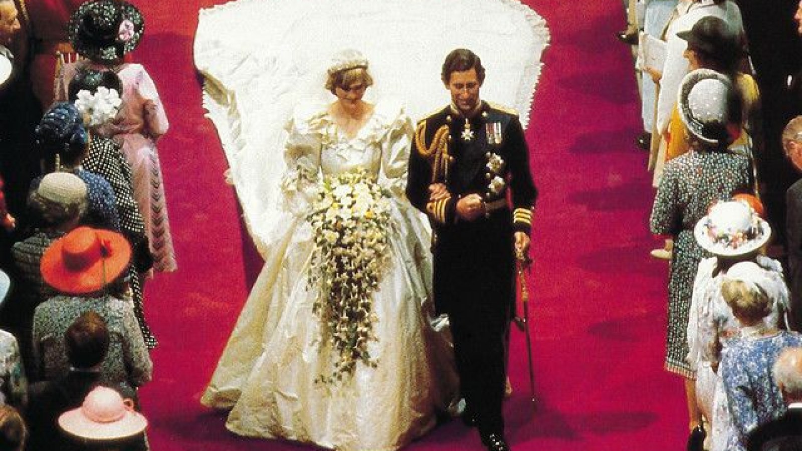 how much did princess diana's wedding dress weigh Princess Diana's Wedding Dress Was Recreated for The Crown