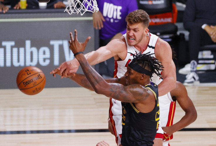 Meyers Leonard #0 of the Miami Heat defends Dwight Howard #39 of the Los Angeles Lakers