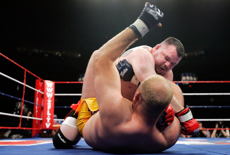  Travis Fulton (TOP) of the Red Bears fights Ben Rothwell