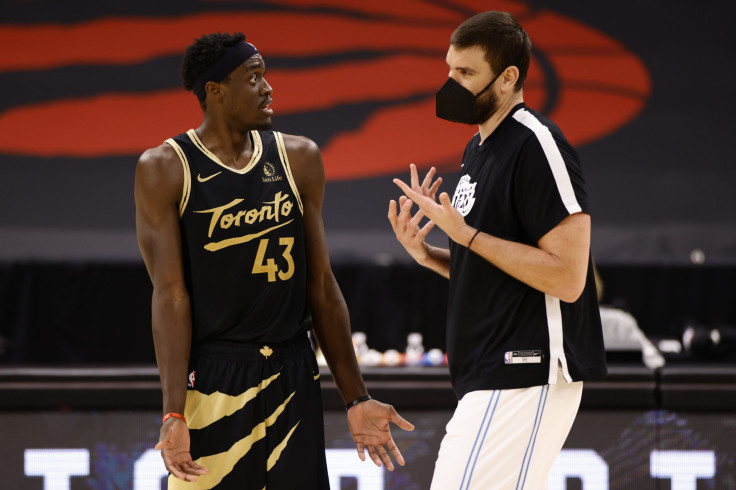 Pascal Siakam #43 of the Toronto Raptors and Marc Gasol #14 of the Los Angeles Lakers