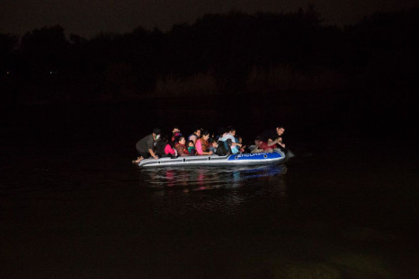 Immigrants with children cross Rio Grande River