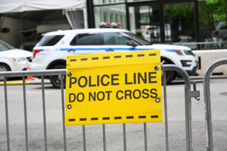 Police 'Do Not Cross' sign