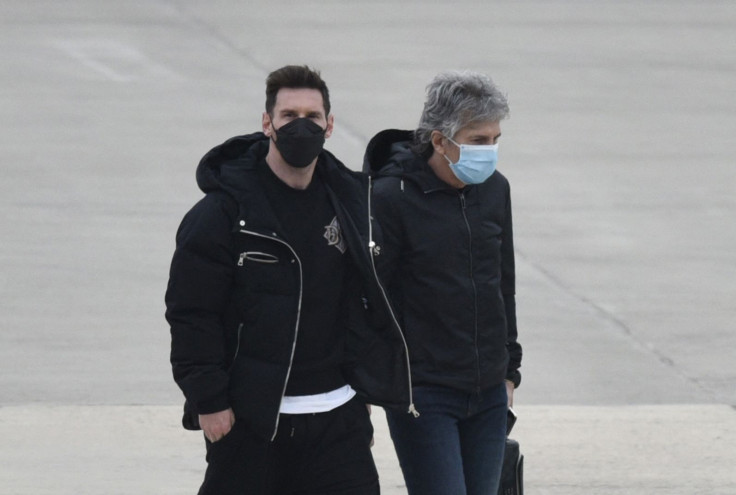 Argentina's football player Lionel Messi (L) and his father Jorge Messi (R) arrive at the Islas Malvinas airport in Rosario, Santa Fe province, Argentina