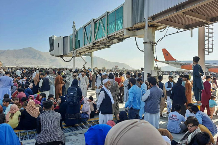 Afghans crowd at the tarmac of the Kabul airport